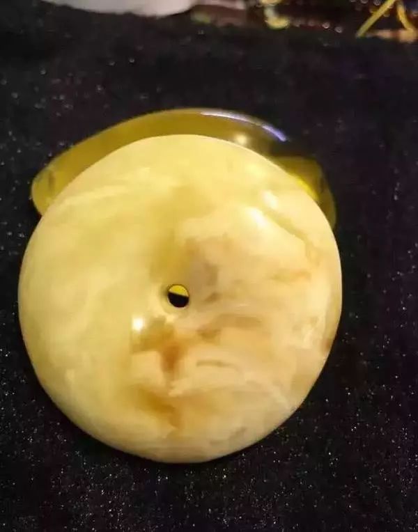 蜜蠟手串佩戴對身體的功效_佩戴蜜蠟手串的注意事項_戴蜜蠟手串好處