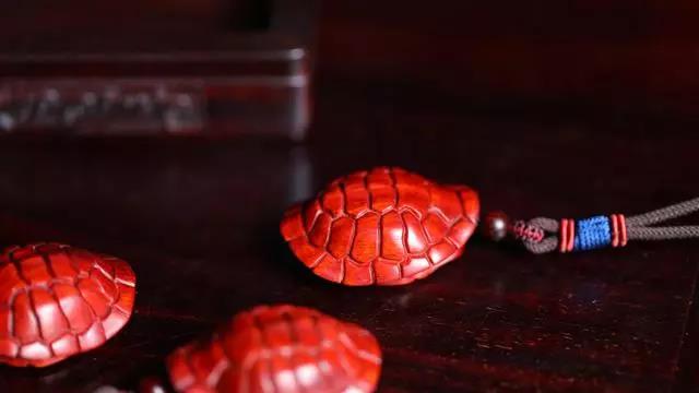 正宗小葉紫檀是什么顏色_正宗小葉紫檀顏色是什么_正宗小葉紫檀的顏色