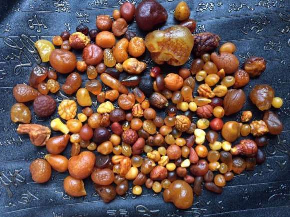 海漂籽料和蜜蠟有什么區別_蜜蠟海漂籽料手串圖片_蜜蠟海漂籽料盤玩變化圖