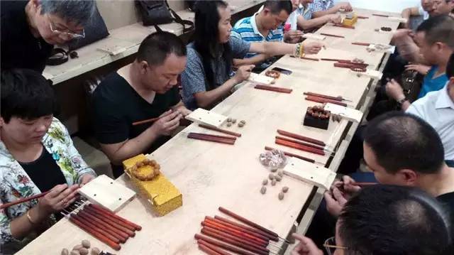 蜜蠟批發(fā)價(jià)_蜜蠟批發(fā)貨源_中國(guó)最大蜜蠟批發(fā)市場(chǎng)