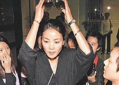 女士戴蜜蠟還是翡翠好_翡翠女士戴蜜蠟好嗎_翡翠女士戴蜜蠟好看嗎