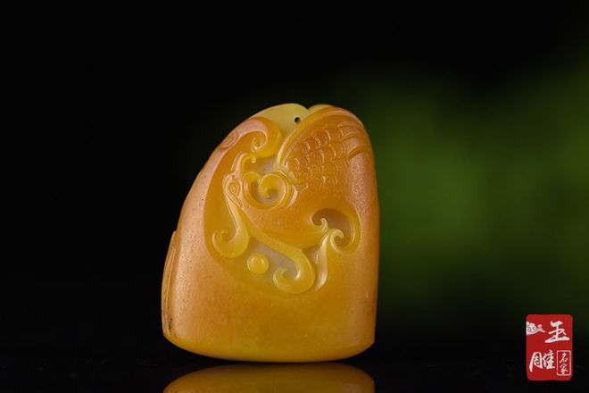 玉石吊墜雕有鳳凰_玉雕鳳凰掛件_雕玉石鳳凰吊墜有什么寓意