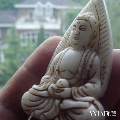 掛畫玉雕八駿圖和木雕哪個貴_掛畫玉雕玉舊了怎么清洗_玉雕掛畫