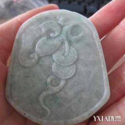 掛畫玉雕玉舊了怎么清洗_掛畫玉雕八駿圖和木雕哪個貴_玉雕掛畫