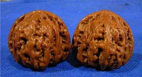 文玩核桃盤玩六大誤區_文玩核桃盤玩視頻講解_文玩核桃如何盤玩