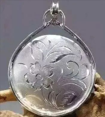 雕刻和田玉多少錢_和田玉雕刻工費怎么算_和田玉雕刻收費價格