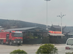 廣東奇石交易市場 廣州荔灣百藝城火災現場：明火已熄，余煙未了