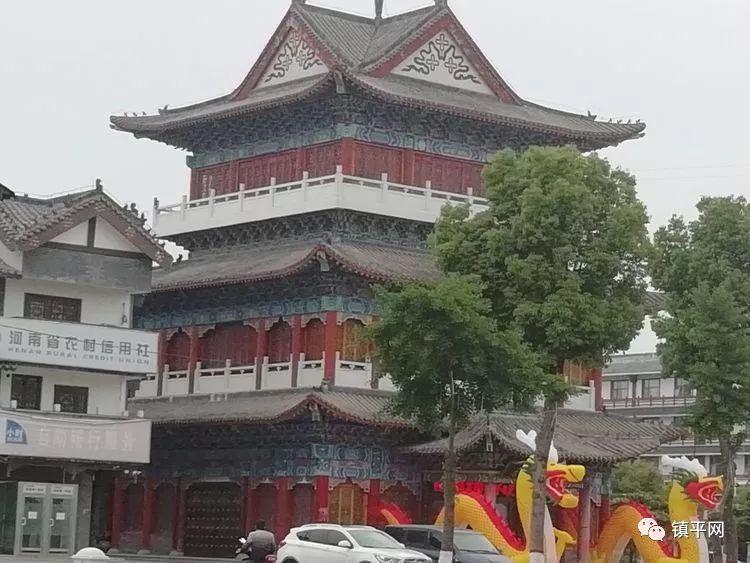 石佛寺玉雕工作室_石佛寺玉人玉雕學(xué)校_玉佛寺雕像的意義