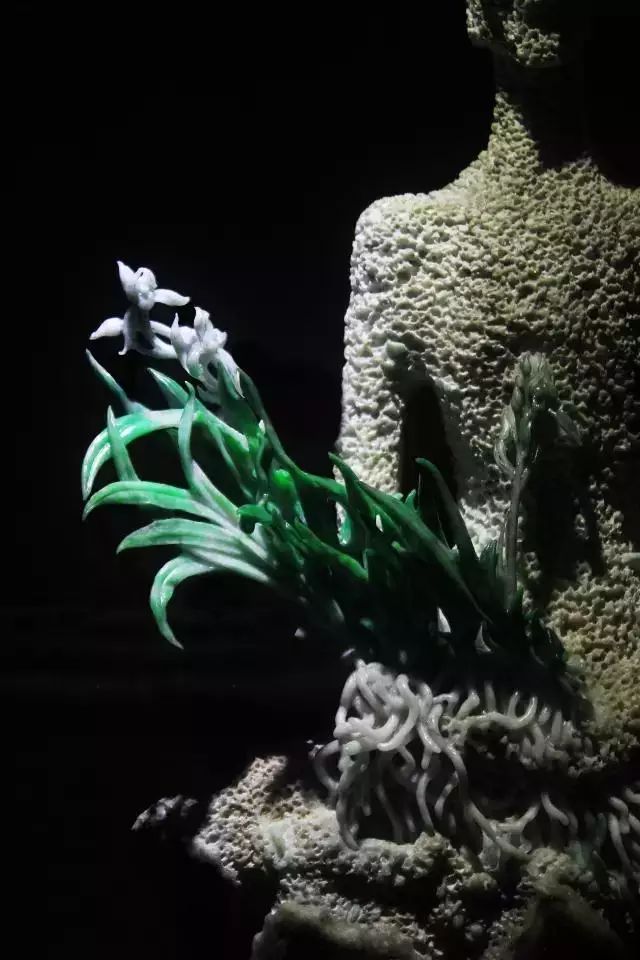 蓮花擺件玉雕圖片_玉雕蓮花擺件_蓮花玉雕掛件
