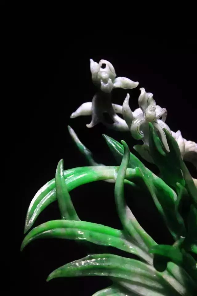 蓮花擺件玉雕圖片_蓮花玉雕掛件_玉雕蓮花擺件