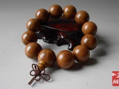 金絲檀木手串價格是多少？是什么影響了金絲檀木手串的價格