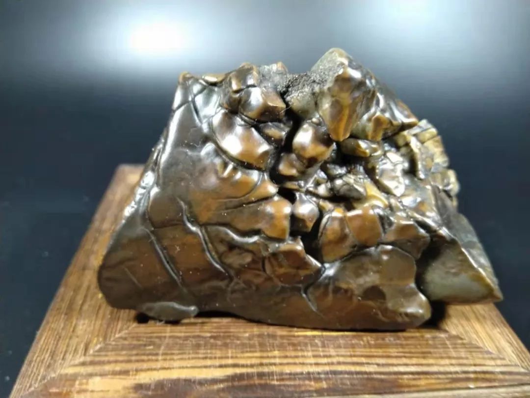 戈壁灘沙漠漆_戈壁沙漠漆玩的是什么_戈壁沙漠漆奇石收藏價值