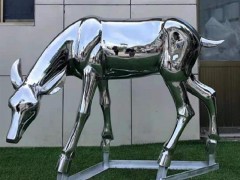 創(chuàng)意水景鏡面金屬雕塑江蘇鑫宇定制高郵不銹鋼公園仿真小鹿雕塑